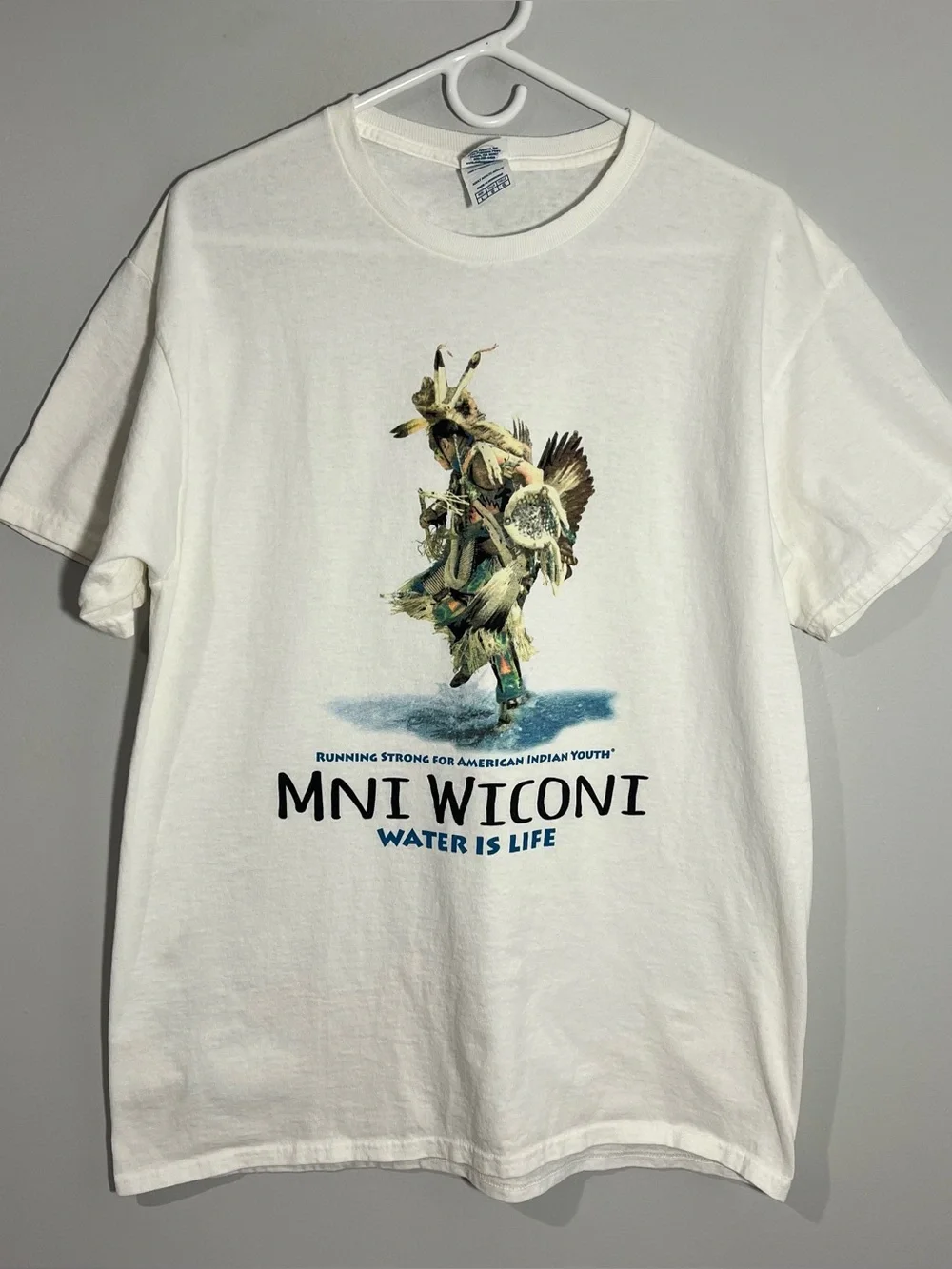 Vintage Mni Wiconi Water Is Life Indian White Short Sleeve T-Shirt Adult Large